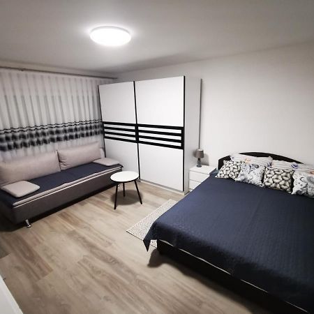 Ema Studio Apartman Karlovac Exterior photo
