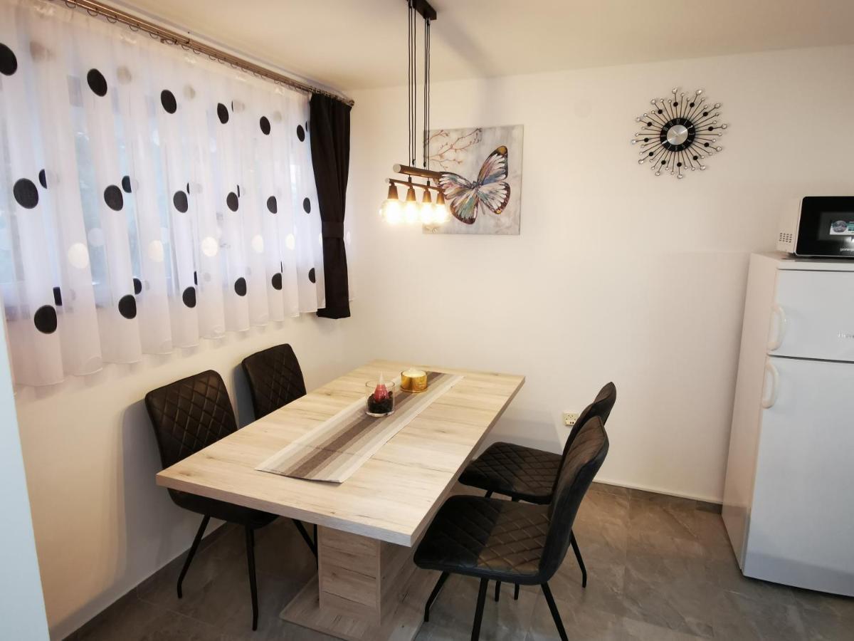 Ema Studio Apartman Karlovac Exterior photo