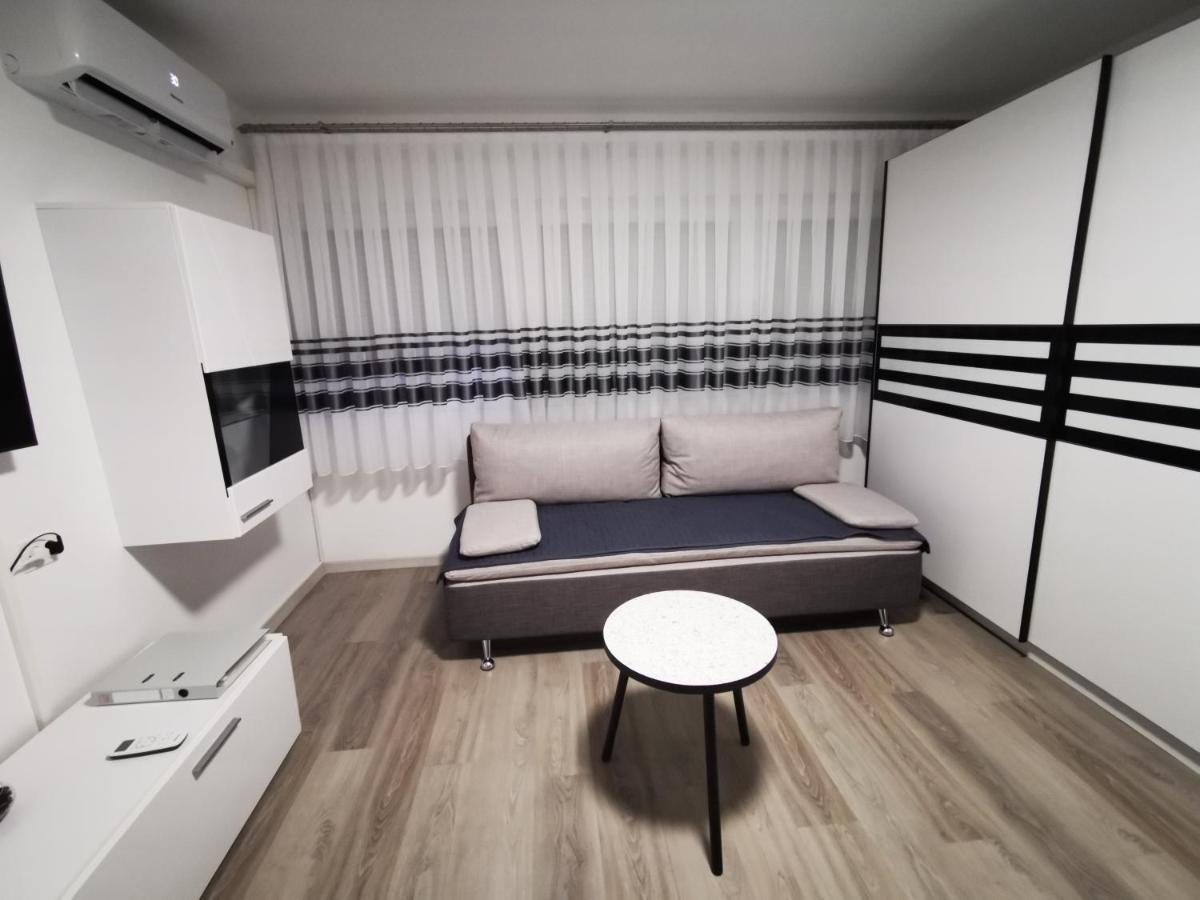 Ema Studio Apartman Karlovac Exterior photo