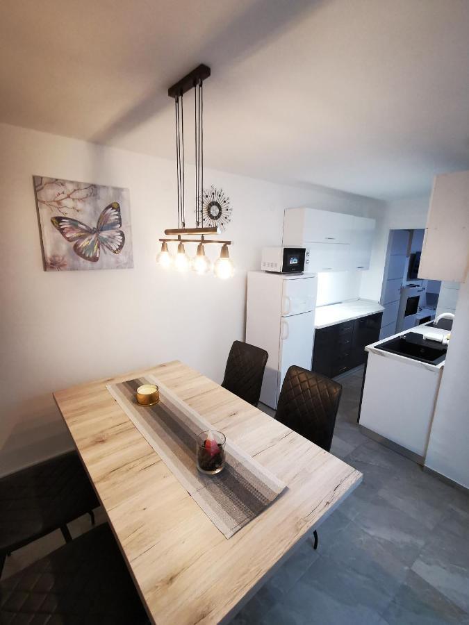 Ema Studio Apartman Karlovac Exterior photo