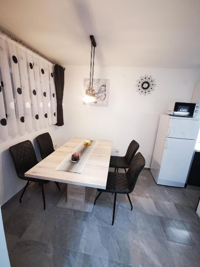 Ema Studio Apartman Karlovac Exterior photo