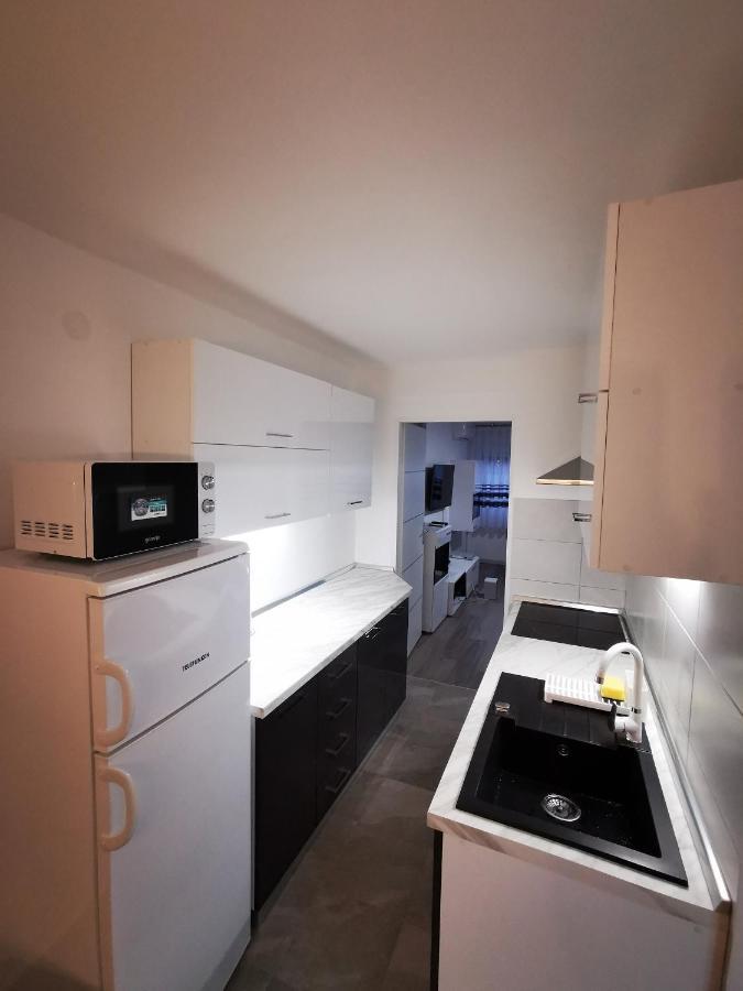 Ema Studio Apartman Karlovac Exterior photo