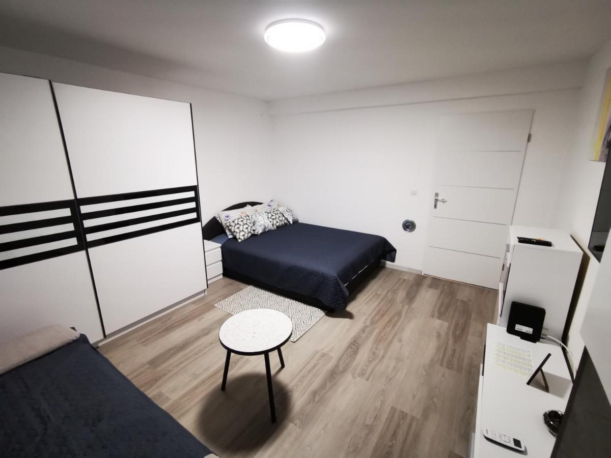Ema Studio Apartman Karlovac Exterior photo