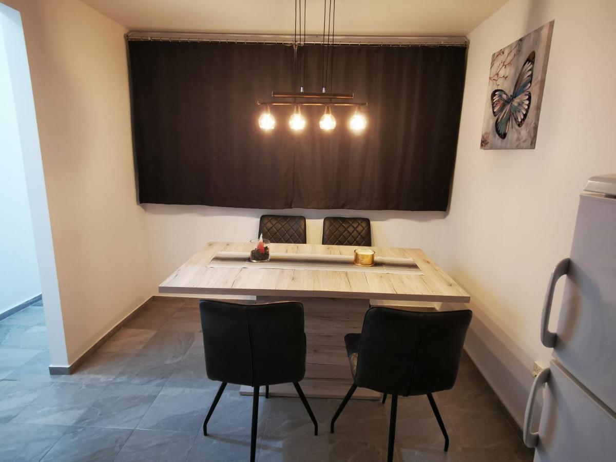 Ema Studio Apartman Karlovac Exterior photo