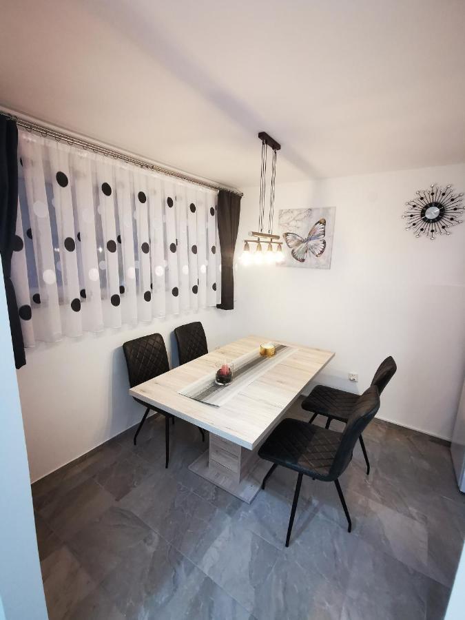 Ema Studio Apartman Karlovac Exterior photo